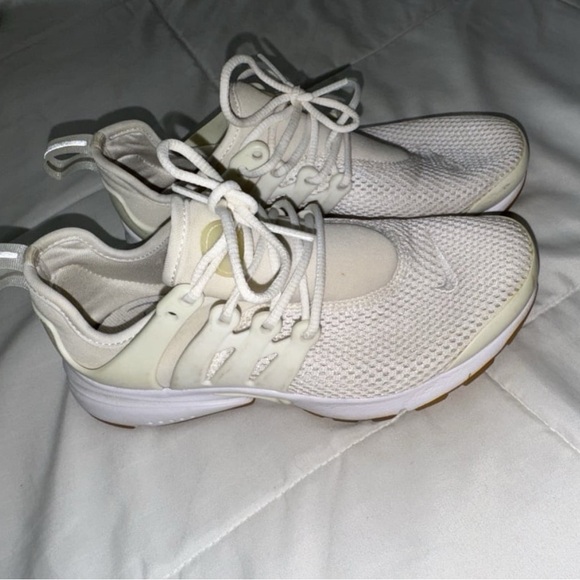 Nike women’s Air Presto - Picture 2 of 4